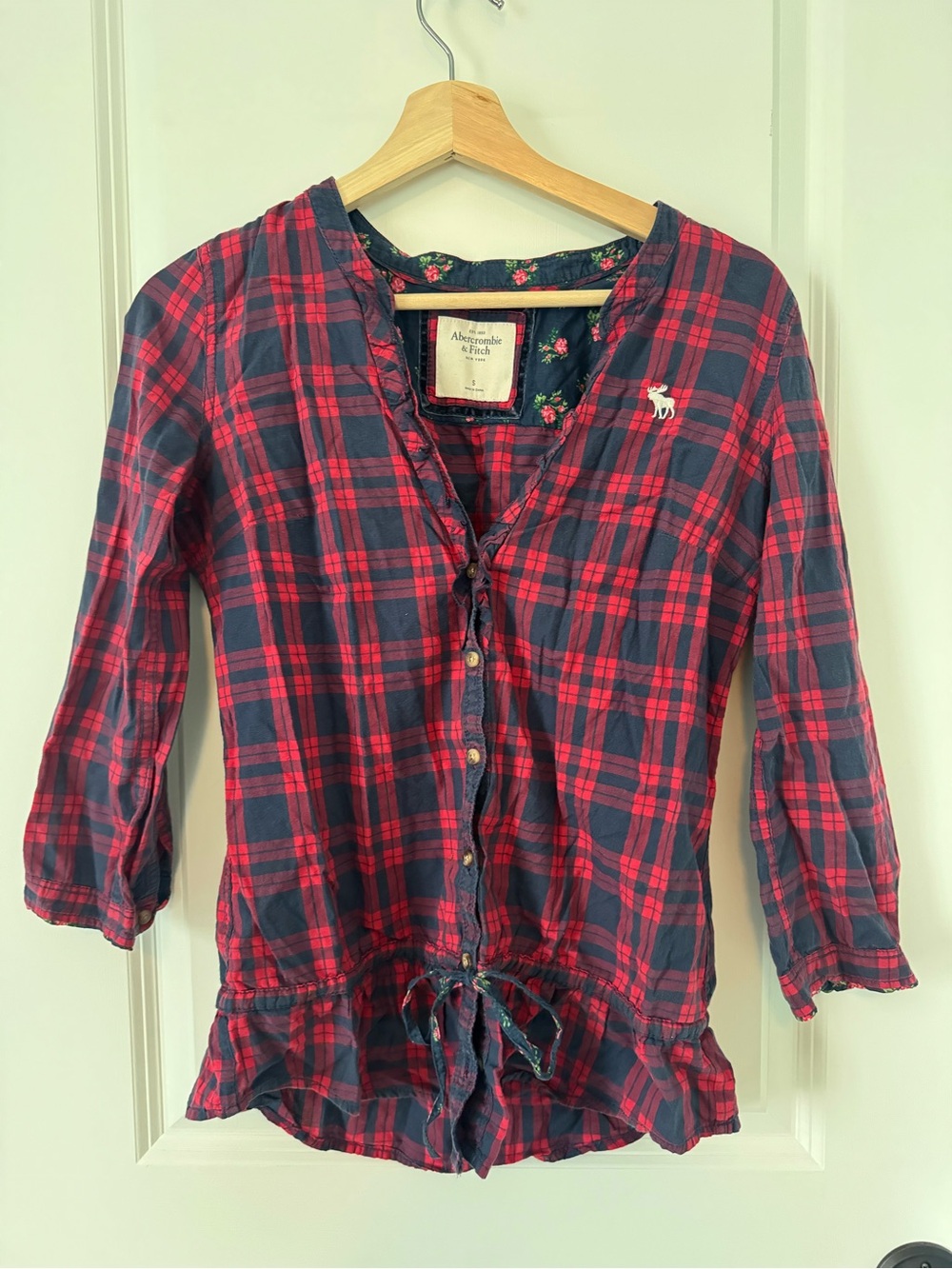 Abercrombie & Fitch Red and Navy Plaid Button-Front Top